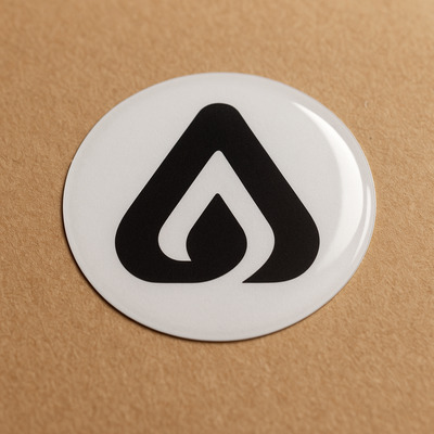 Adhesiu amb base blanca i resina transparent, conegut com a «resina blanca».