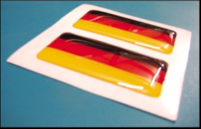 Adhesivo con bandera nacional en resina brillante sobre fondo blanco