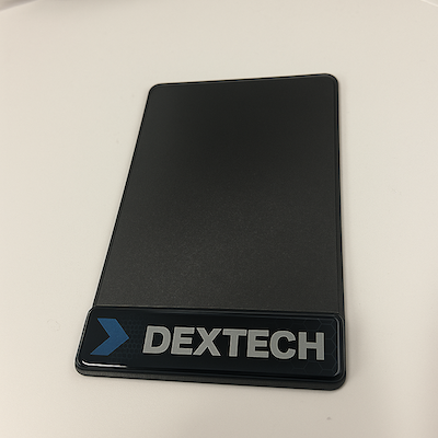 Placa negra para ciclomotor con adhesivo doming personalizado