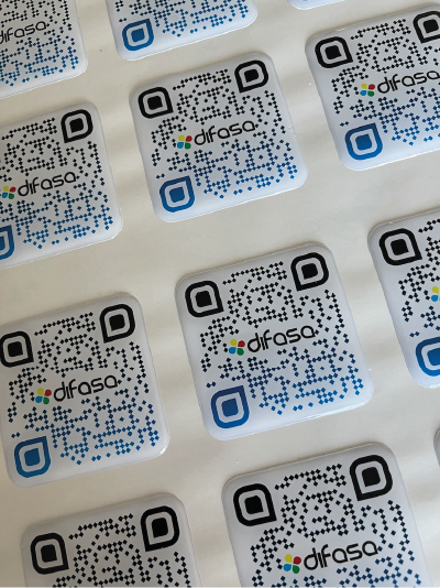 Pegatinas QR genéricas con gota de resina
